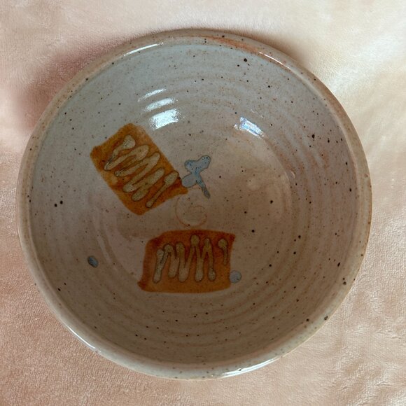 EUC ** HOST PICK ** Hand Thrown Pottery Clay Ribbed Bowl Artist Signed 7.25" D - Picture 3 of 7